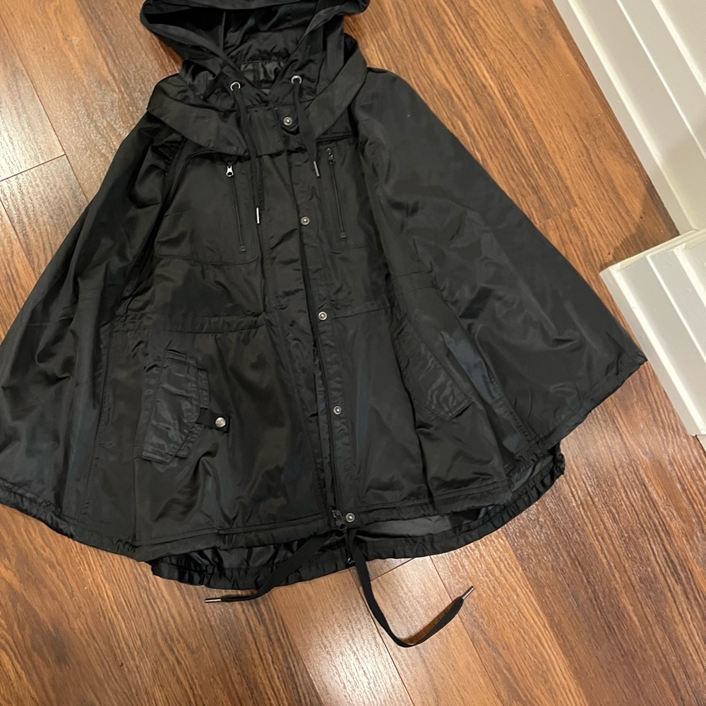 Lulu lemon cape. Super cute